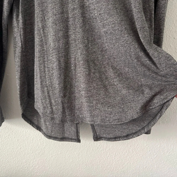 Artisan NY Keyhole Back Long Sleeve Heather Gray Top Modern Chic Small - Picture 4 of 11
